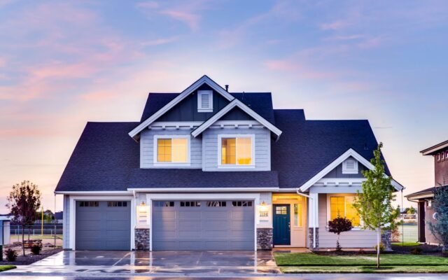Housing Market Stalls After Six Months of Growth as Mortgage Volatility Returns