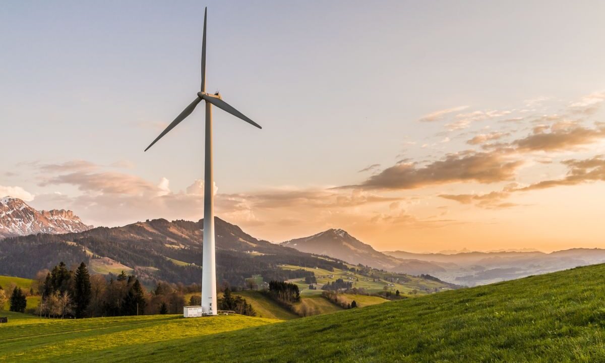 Record 2025: Wind and Solar Generated More Than Half UK Electricity for First Time