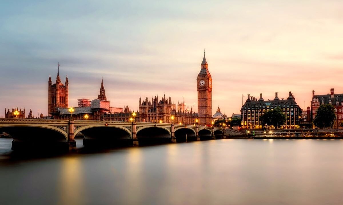 UK Trade Statistics: Services Exports Remain Resilient Despite Goods Trade Pressure